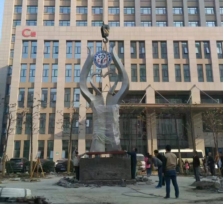 安徽省第三人民醫(yī)院不銹鋼雕塑